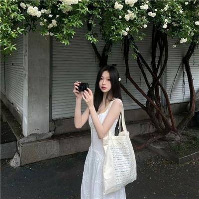 愤怒的黑人女孩与她的怪物